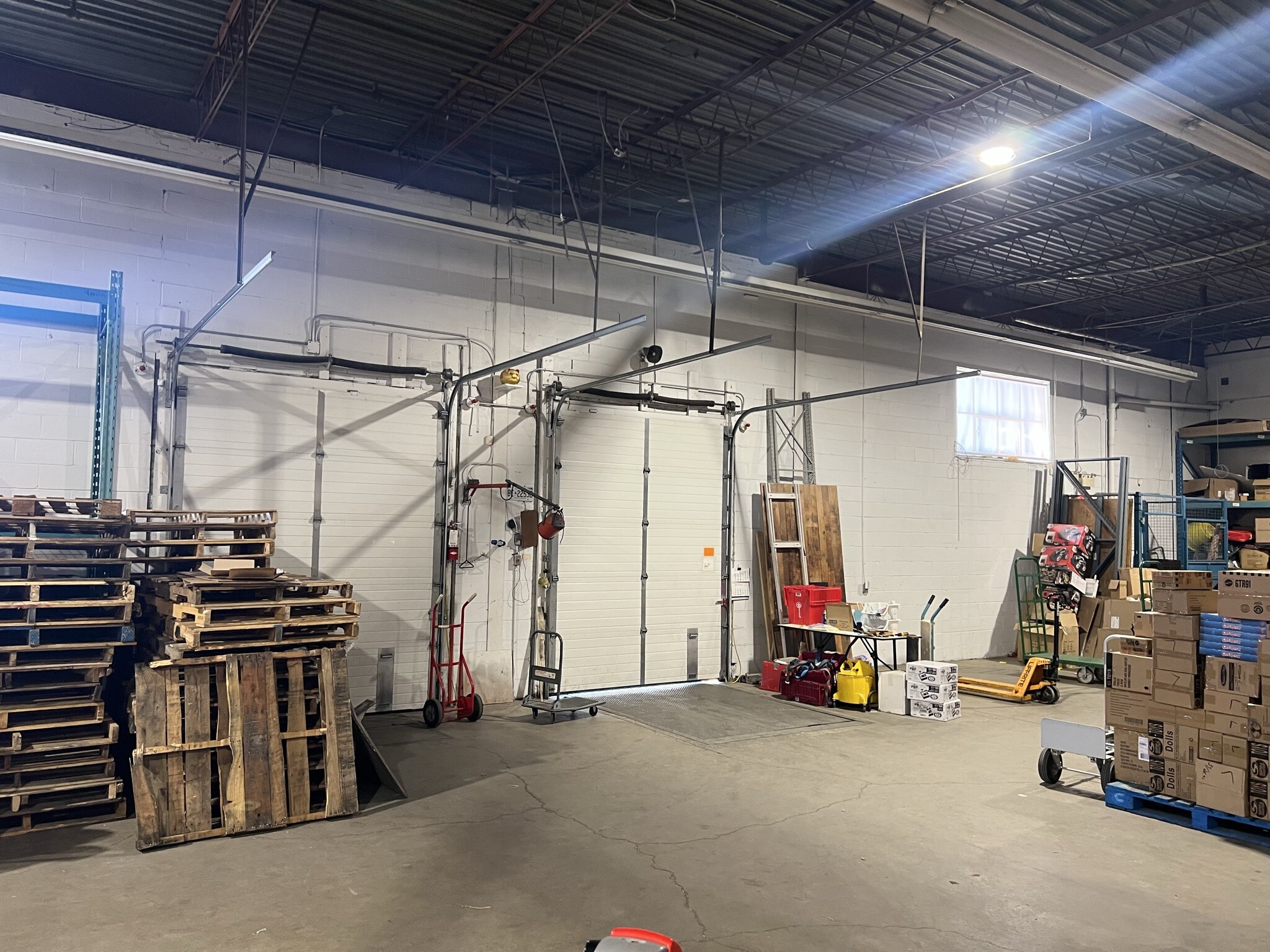 42-46 Dufflaw Rd, Toronto, ON à louer Photo du bâtiment- Image 1 de 11