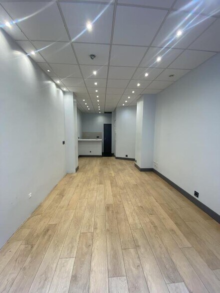 11 Rue Alphonse Daudet, Paris for lease - Interior Photo - Image 2 of 6