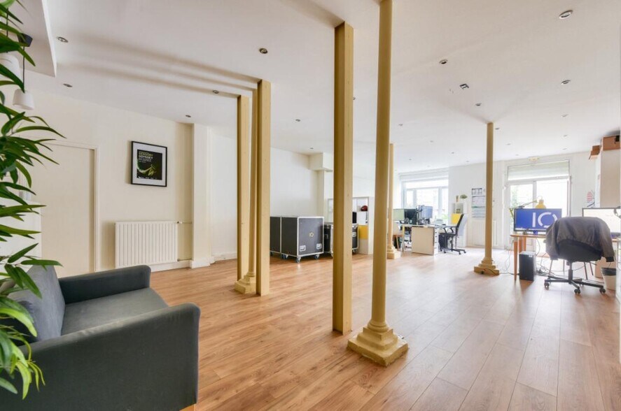 Office in Paris for sale - Building Photo - Image 1 of 9