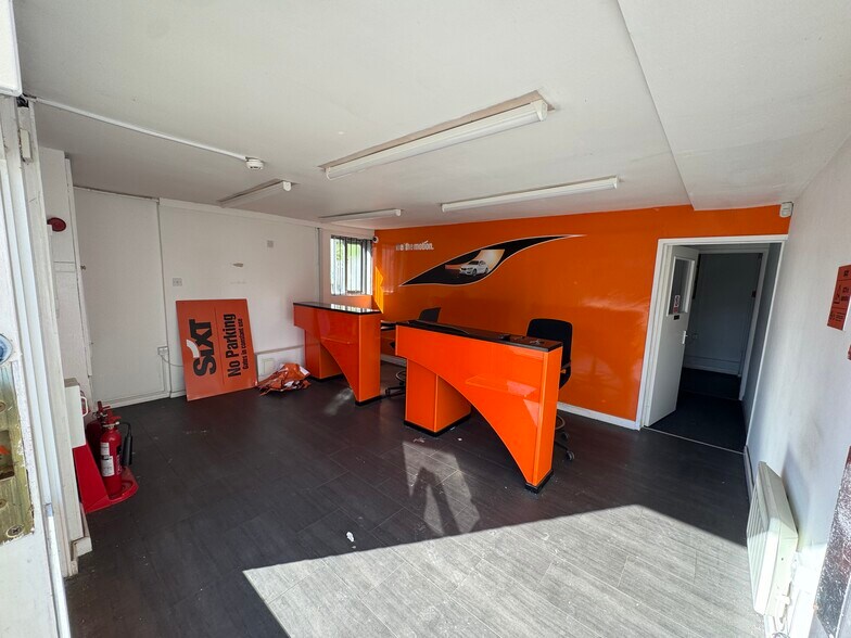 24 Crawley Rd, Luton à vendre - Photo du bâtiment - Image 3 de 8