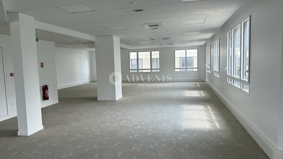 Office in Chessy for sale Interior Photo- Image 1 of 8