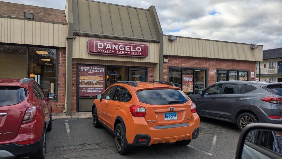 1345 Silas Deane Hwy, Wethersfield, CT à louer - Photo du bâtiment - Image 2 de 14