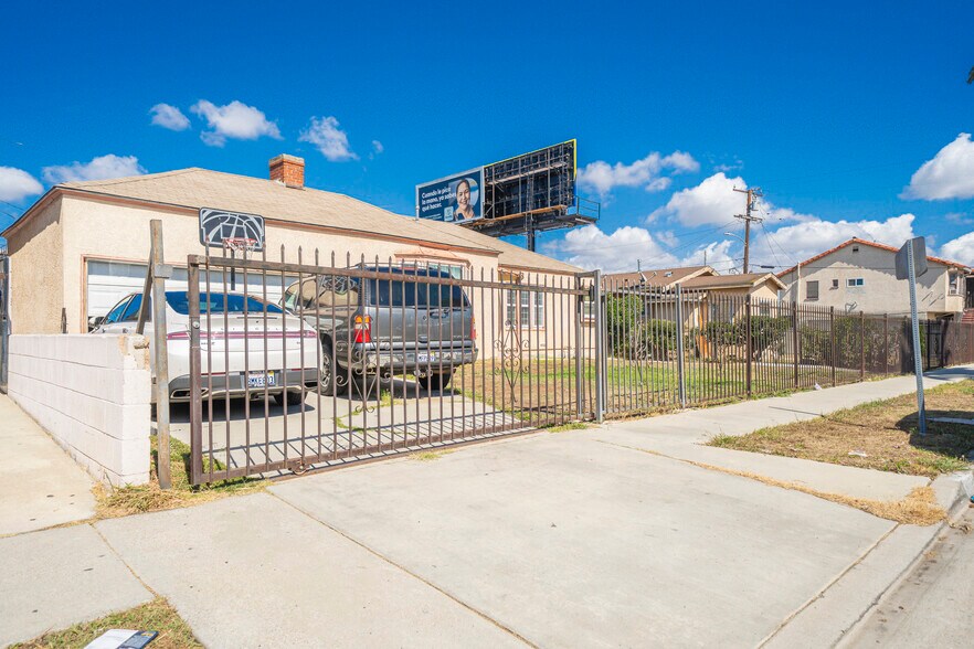 1021-1026 W Century Blvd, Los Angeles, CA à vendre - Photo du bâtiment - Image 2 de 13