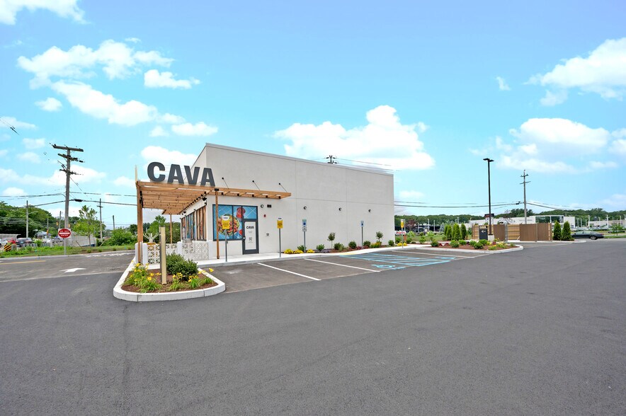 1009 Centerville Rd, Warwick, RI à vendre - Photo du bâtiment - Image 3 de 6