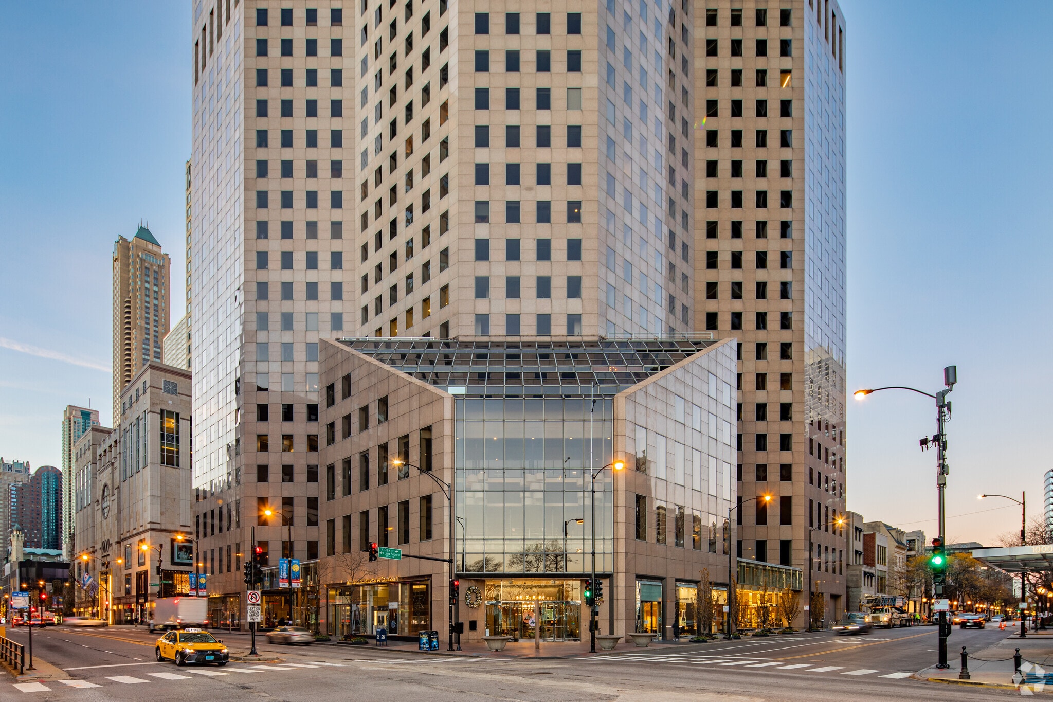 940 N Michigan Ave, Chicago, IL for lease Building Photo- Image 1 of 6