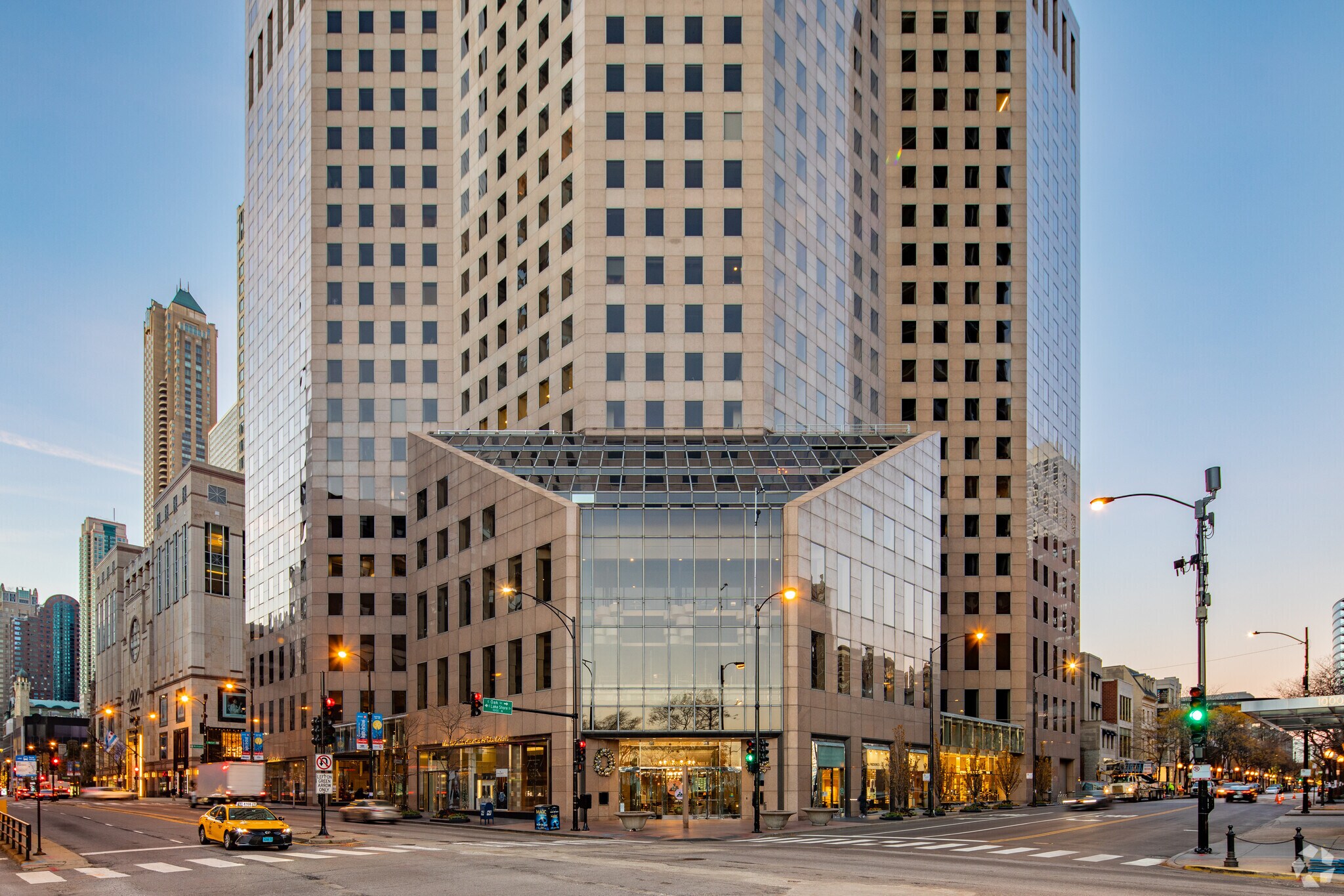 940 N Michigan Ave, Chicago, IL à louer Photo du bâtiment- Image 1 de 6