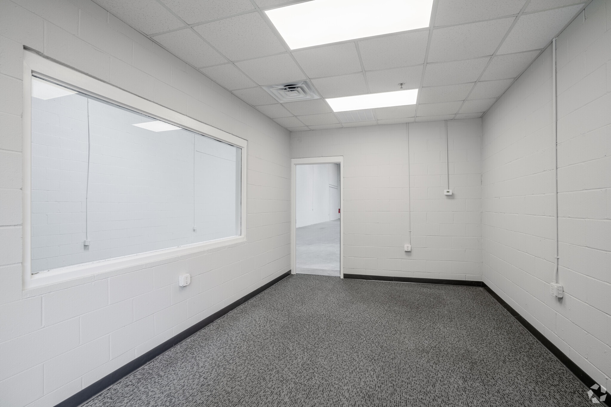 963 N Burnt Hickory Rd, Douglasville, GA for lease Interior Photo- Image 1 of 5