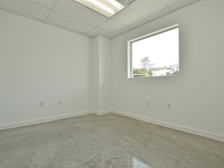 401 S Chitalpa St, Leander, TX for lease - Building Photo - Image 3 of 27