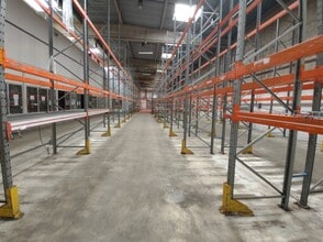 Flex in L'HAY-LES-ROSES for lease Interior Photo- Image 1 of 4