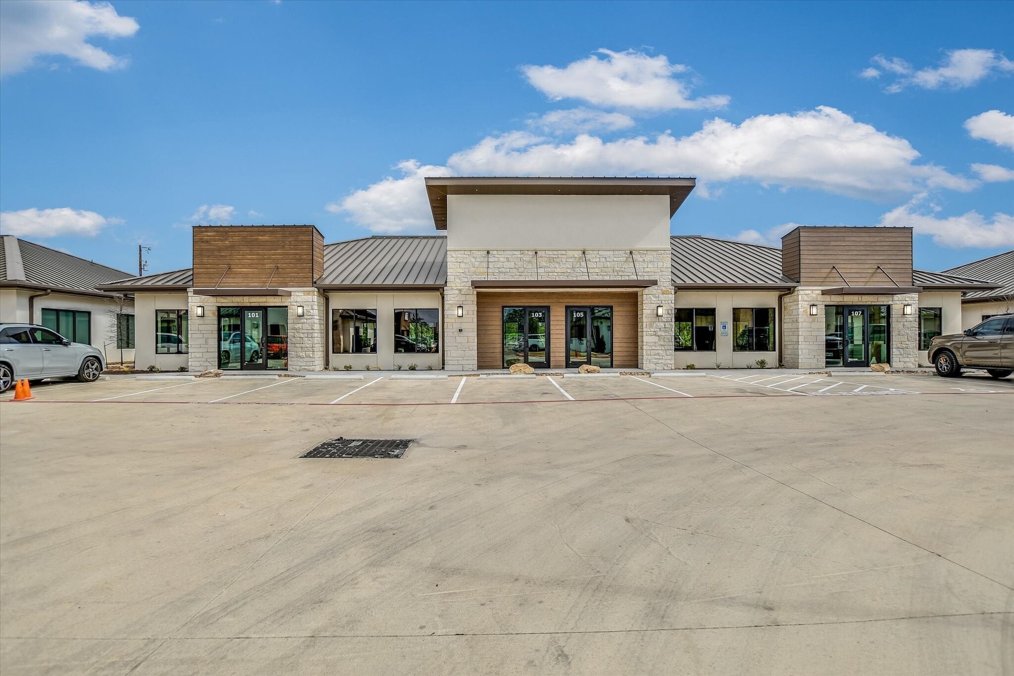 4875 Williams Dr, Georgetown, TX for sale Primary Photo- Image 1 of 9