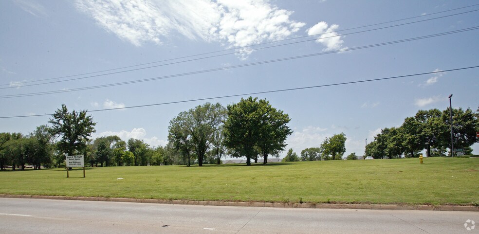 S Memorial Dr, Bixby, OK à vendre - Photo du bâtiment - Image 2 de 2