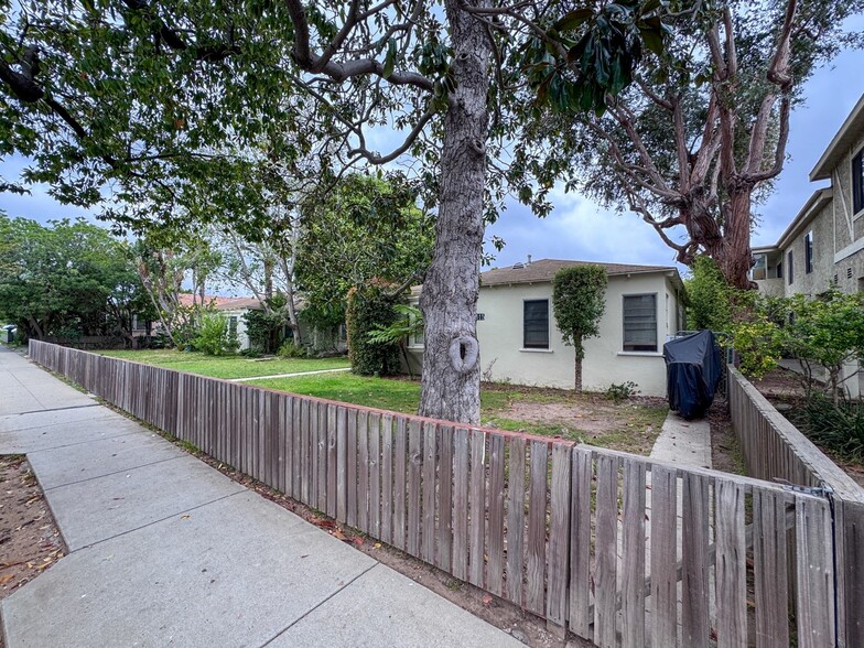 2411 20th St, Santa Monica, CA à vendre - Photo du bâtiment - Image 2 de 8