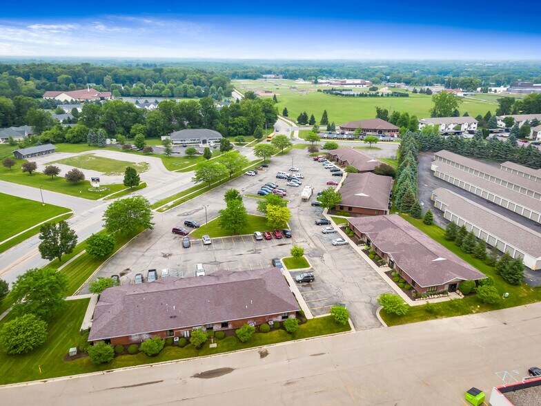 106 S Greenville West Dr, Greenville, MI for lease - Building Photo - Image 2 of 6