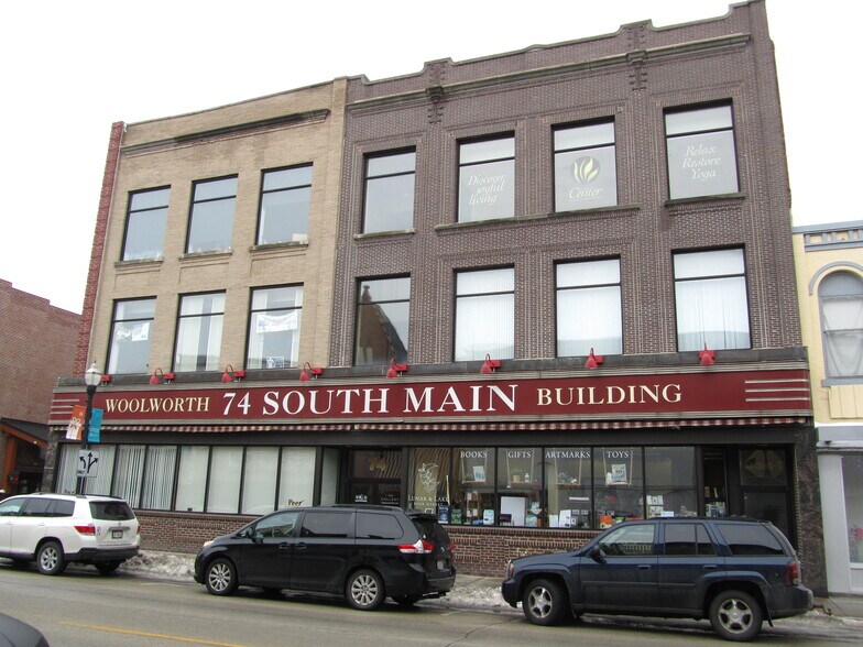 74 S Main St, Fond Du Lac, WI à louer - Photo du bâtiment - Image 3 de 4