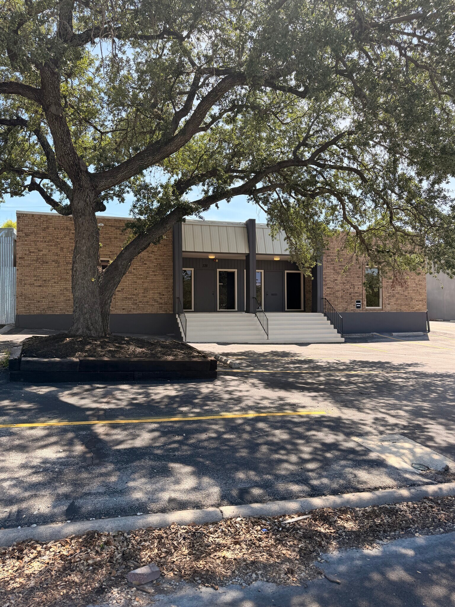 338 Breesport St, San Antonio, TX for lease Building Photo- Image 1 of 9