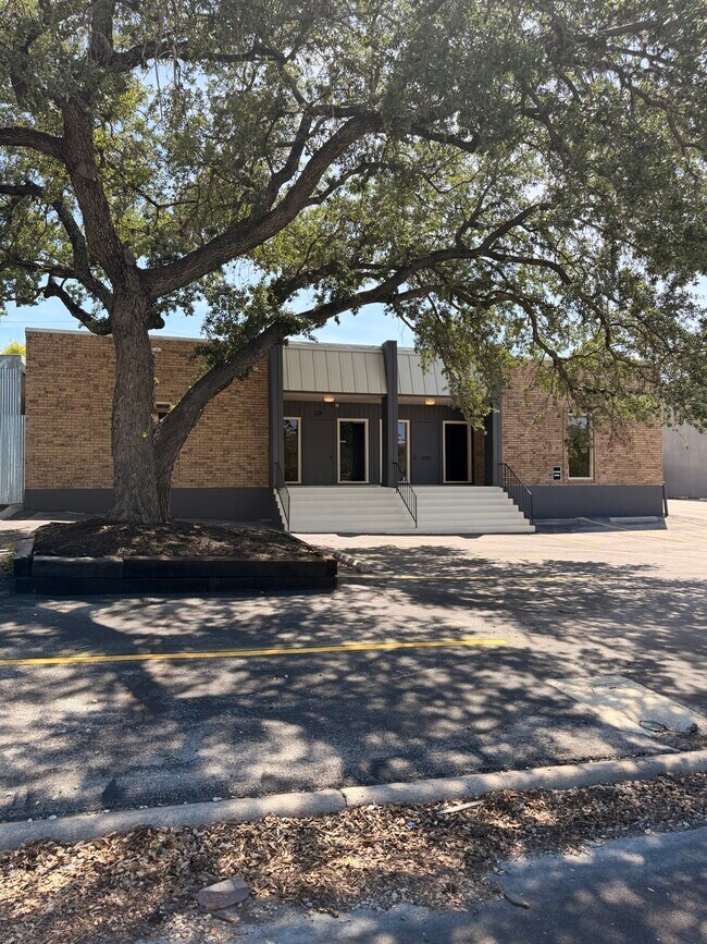 Plus de détails pour 338 Breesport St, San Antonio, TX - Industriel à louer