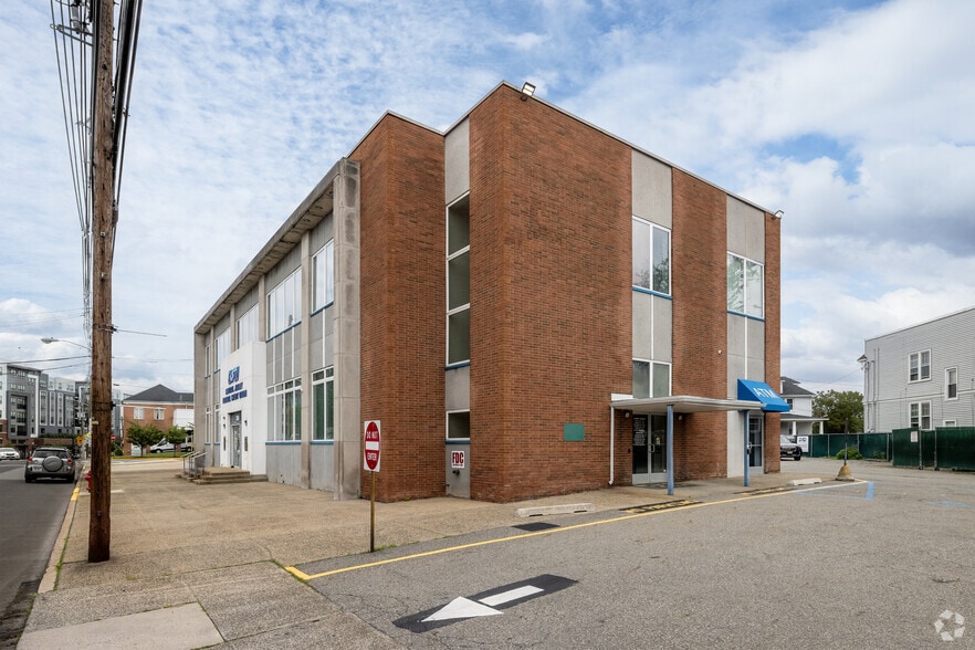 380 Berry St, Woodbridge, NJ à vendre - Photo du bâtiment - Image 1 de 1