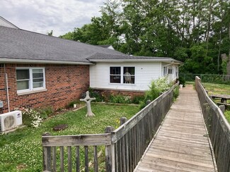 Plus de détails pour 205 Bridge St, Munfordville, KY - Soins de santé à vendre