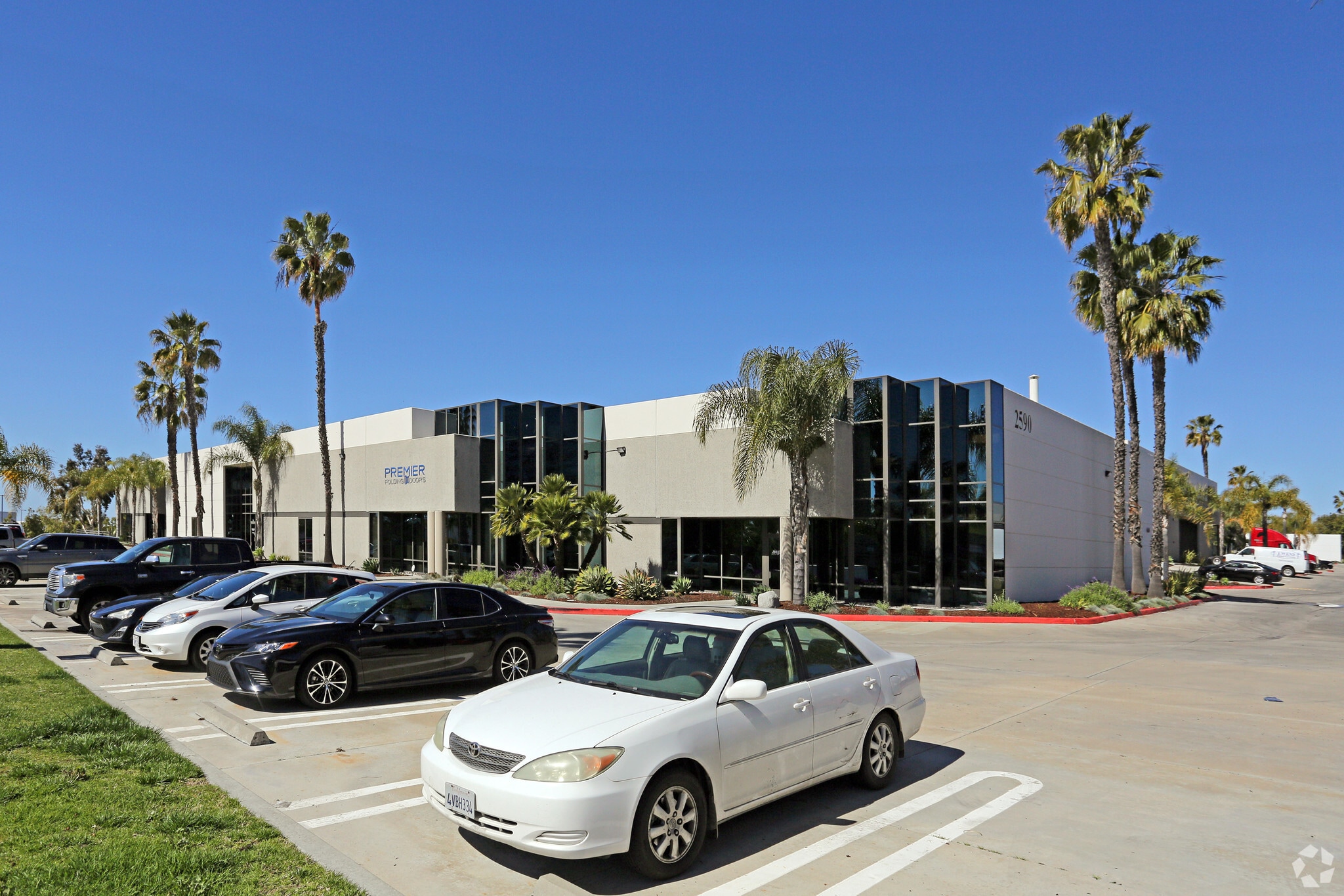 2590 Pioneer Ave, Vista, CA for lease Primary Photo- Image 1 of 5
