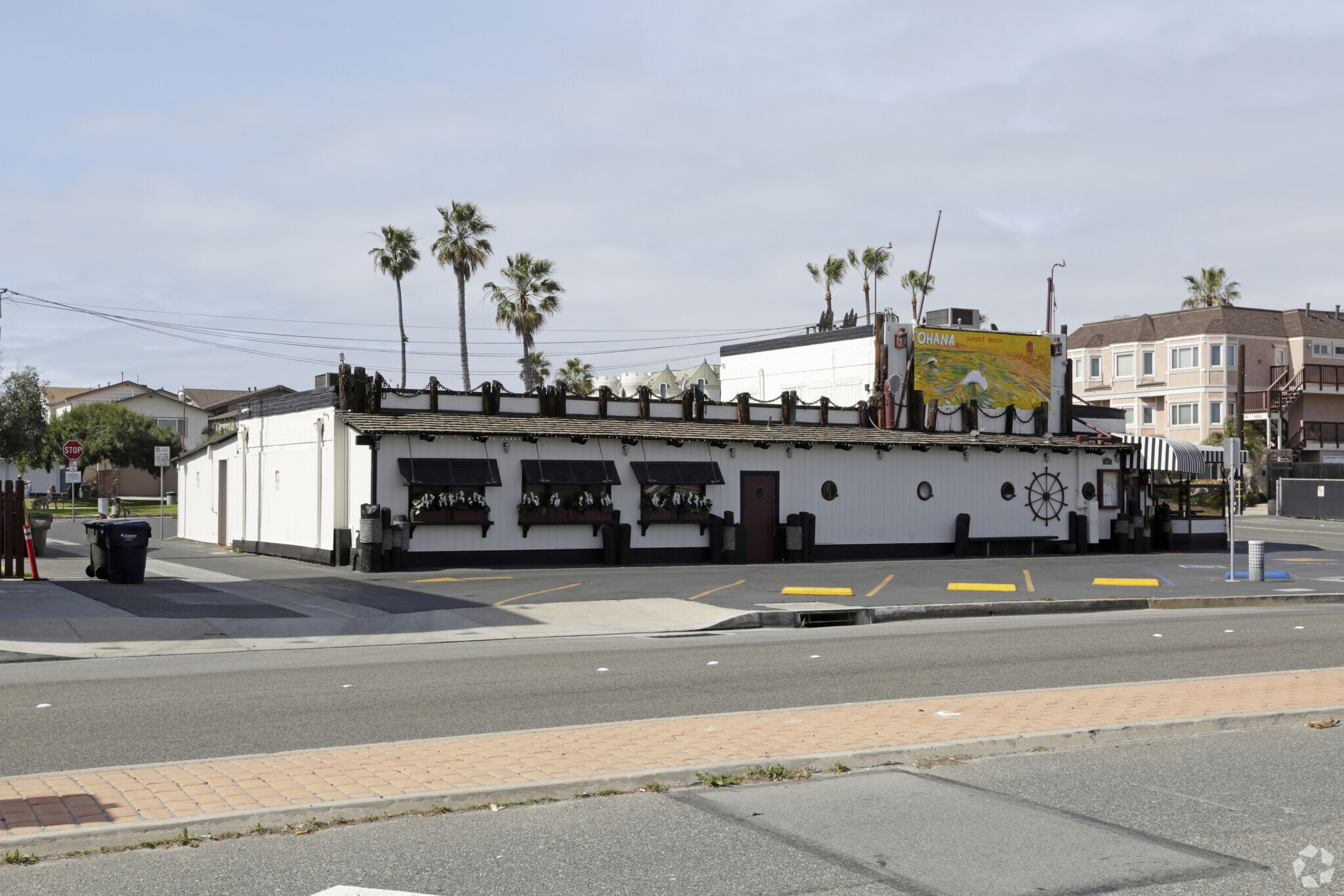 16821 Pacific Coast Hwy, Huntington Beach, CA for sale Primary Photo- Image 1 of 1