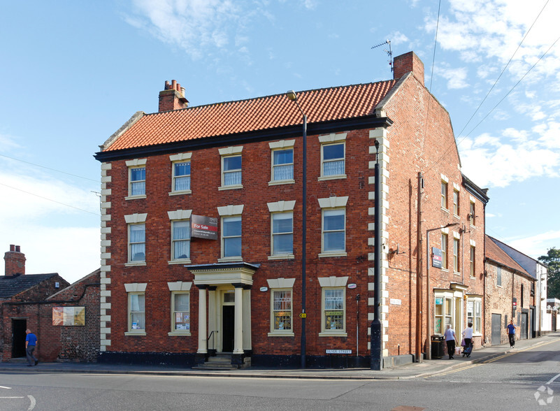 30-31 Bridge St, Thorne for lease - Primary Photo - Image 1 of 11