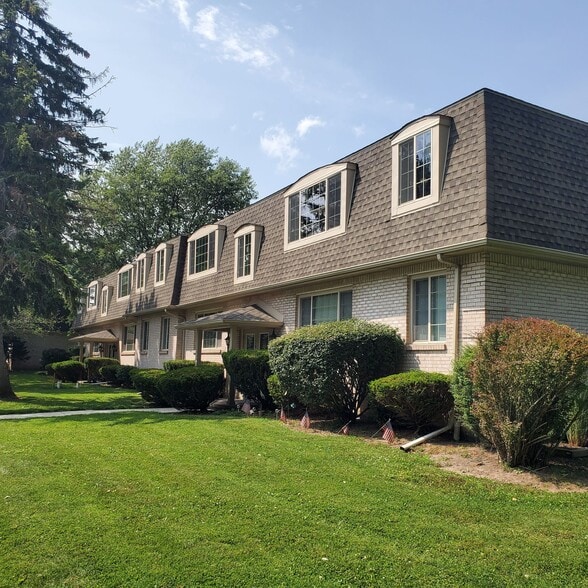 261 Beattie Ave, Lockport, NY for sale - Building Photo - Image 1 of 49