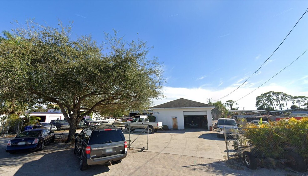 2558 Katherine St, Fort Myers, FL for sale - Primary Photo - Image 1 of 3