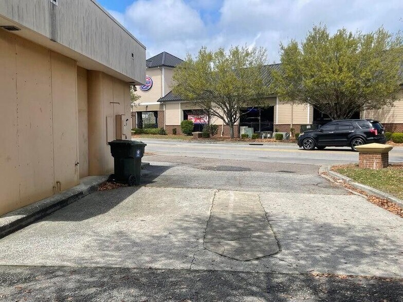 136 St James Ave, Goose Creek, SC à vendre - Photo du bâtiment - Image 2 de 10