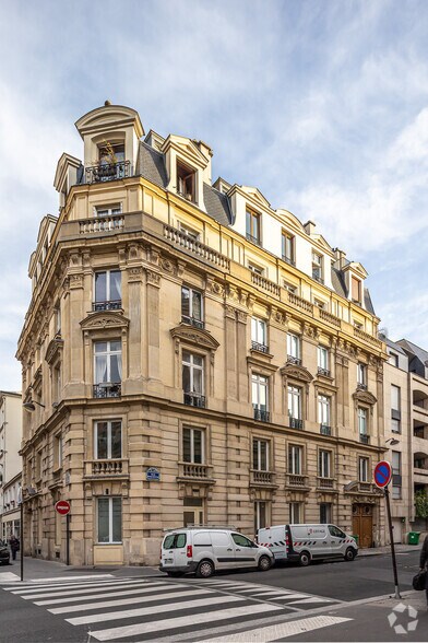 6 Rue Roquépine, Paris à vendre - Photo du bâtiment - Image 3 de 17