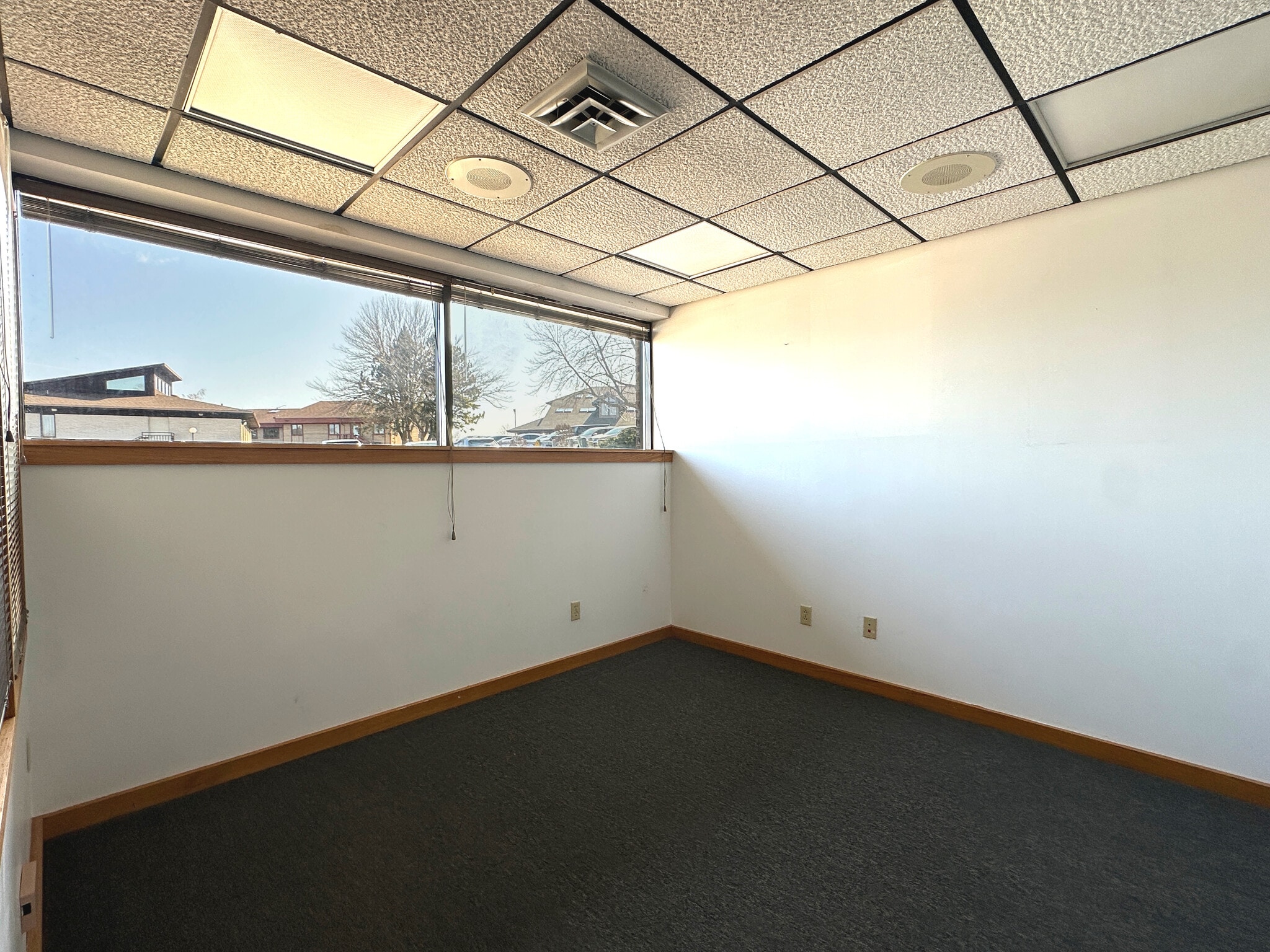 21 E Waldo Blvd, Manitowoc, WI for lease Interior Photo- Image 1 of 3