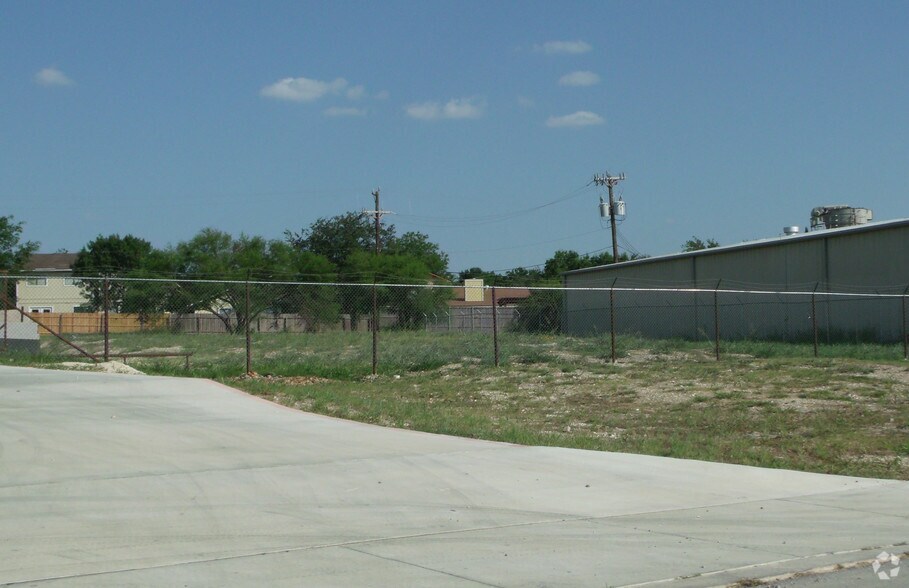 6230 Krempen Ave, San Antonio, TX for lease - Building Photo - Image 2 of 7