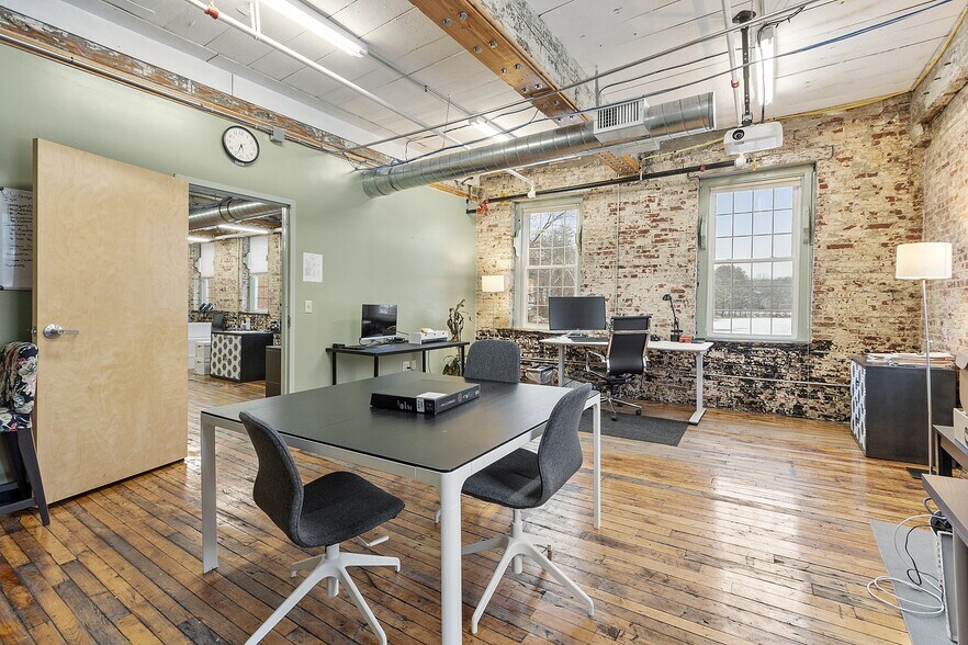 2 Shaker Rd, Shirley, MA à louer - Photo intérieure - Image 2 de 13