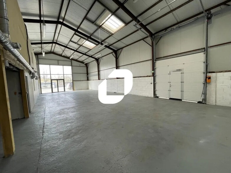 Flex in Reims for lease - Building Photo - Image 1 of 14