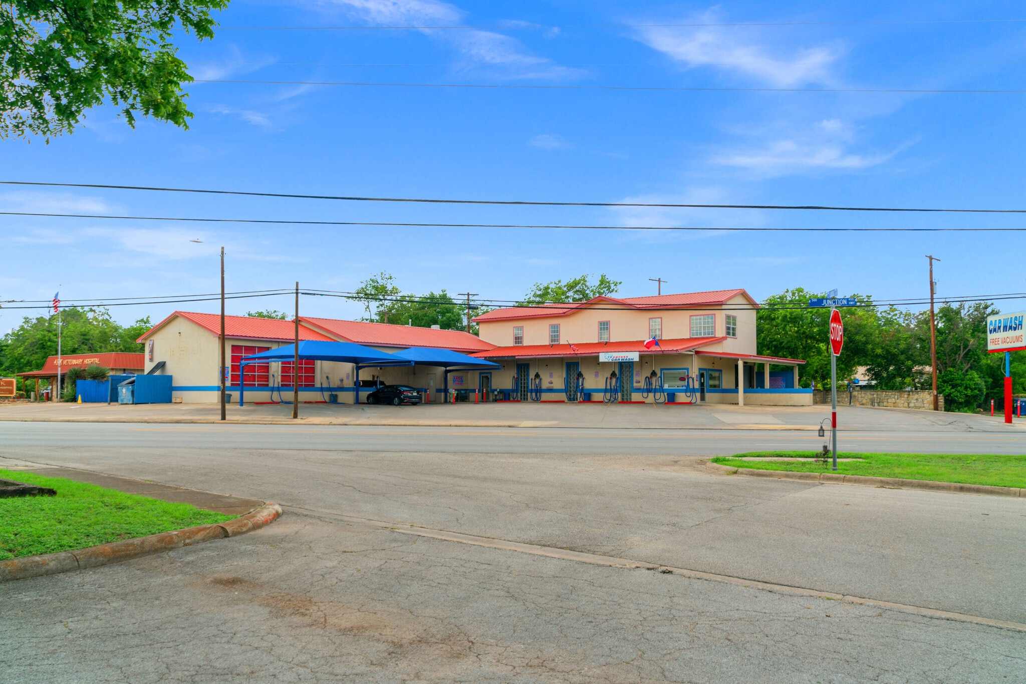 506 Junction Hwy, Kerrville, TX à vendre Photo principale- Image 1 de 12