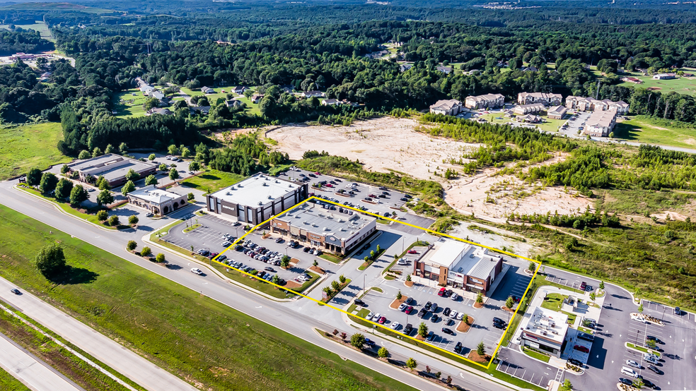 The Shoppes at Winder Crossing portfolio of 2 properties for sale on LoopNet.ca - Building Photo - Image 3 of 9