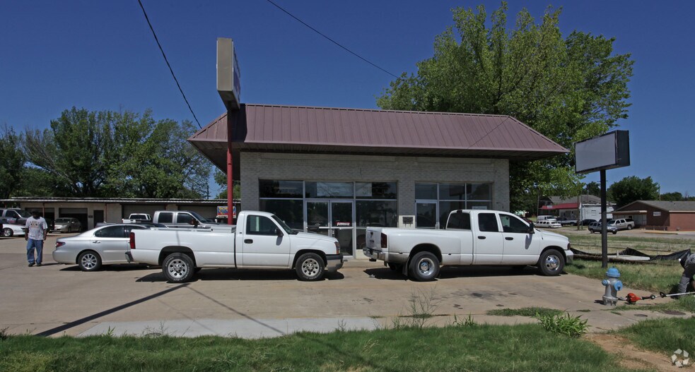 706-708 S Locust, Denton, TX for sale - Building Photo - Image 3 of 9