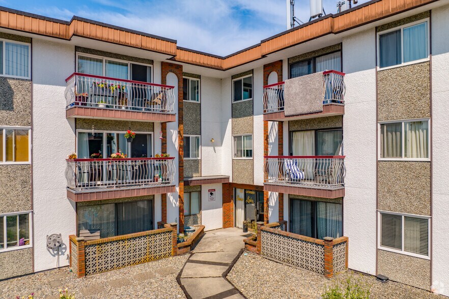 801 Gatensbury St, Coquitlam, BC à vendre - Photo du bâtiment - Image 3 de 4