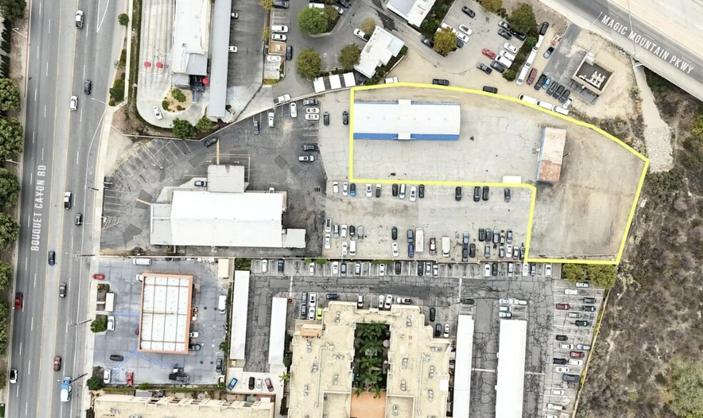 26007-26011 Bouquet Canyon Rd, Santa Clarita, CA à louer - Photo du bâtiment - Image 3 de 16