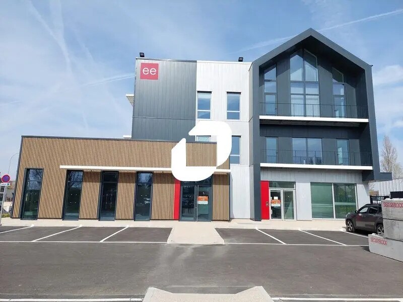 Office in Plaisir for lease Building Photo- Image 1 of 20