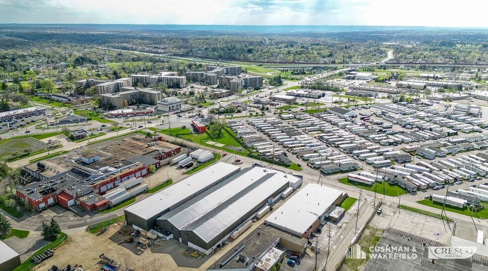 5439 Perkins Rd, Bedford, OH à louer - Photo du bâtiment - Image 3 de 13