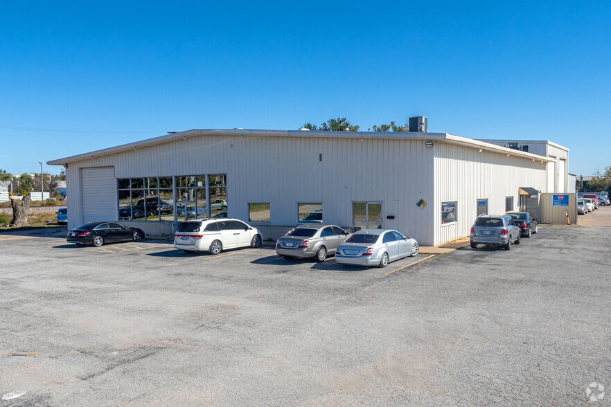 400 N Macarthur Blvd, Oklahoma City, OK for sale - Primary Photo - Image 1 of 40