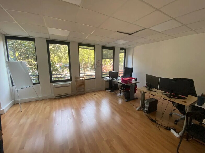 348 Avenue Du Prado, Marseille à louer - Photo du bâtiment - Image 3 de 24