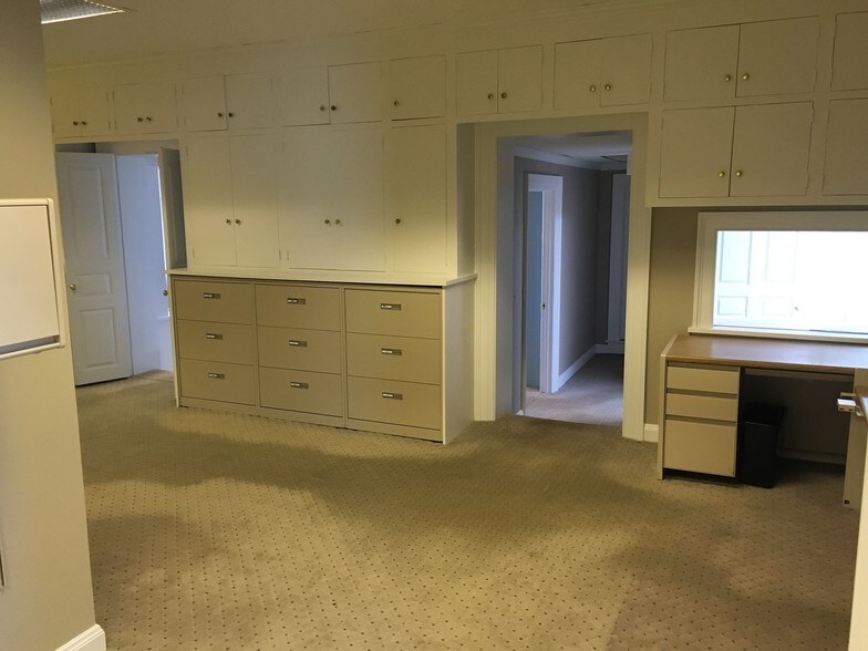 87 Old Ridgefield Rd, Wilton, CT for lease - Interior Photo - Image 2 of 13