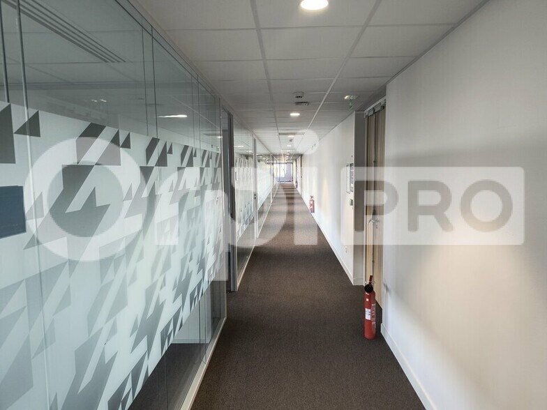 Office in Bezannes for lease - Interior Photo - Image 1 of 5