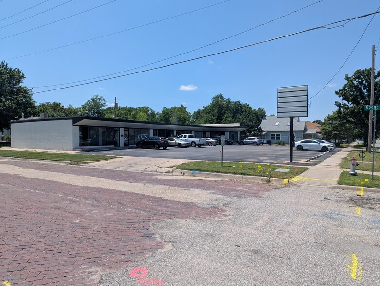 801-809 W Maple St, Wichita, KS for lease - Building Photo - Image 2 of 7