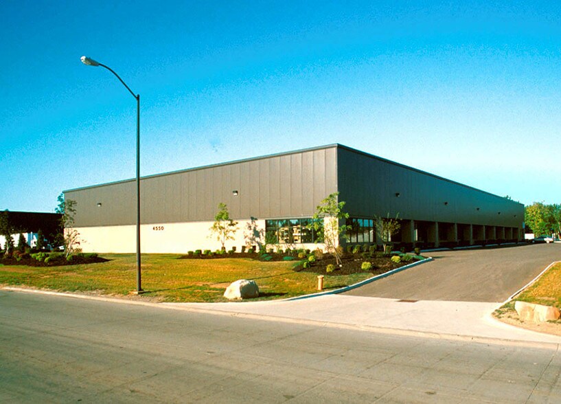 4550 Hinckley Ind Pky, Cleveland, OH à louer - Photo principale - Image 1 de 2