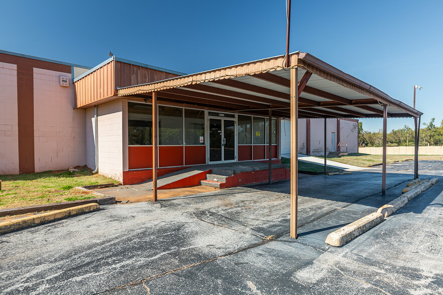 8713 E Main, Midwest City, OK à vendre - Photo du b timent - Image 3 de 15