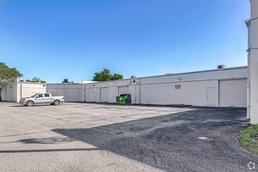 1801 S Perimeter Rd, Fort Lauderdale, FL à louer - Photo du bâtiment - Image 3 de 4