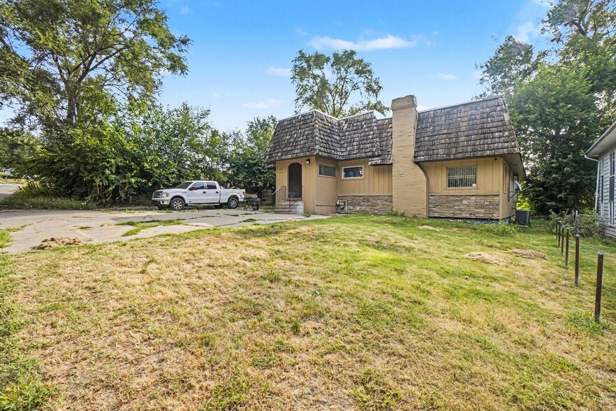 4431 N 60th Ave, Omaha, NE à vendre - Photo du bâtiment - Image 2 de 28