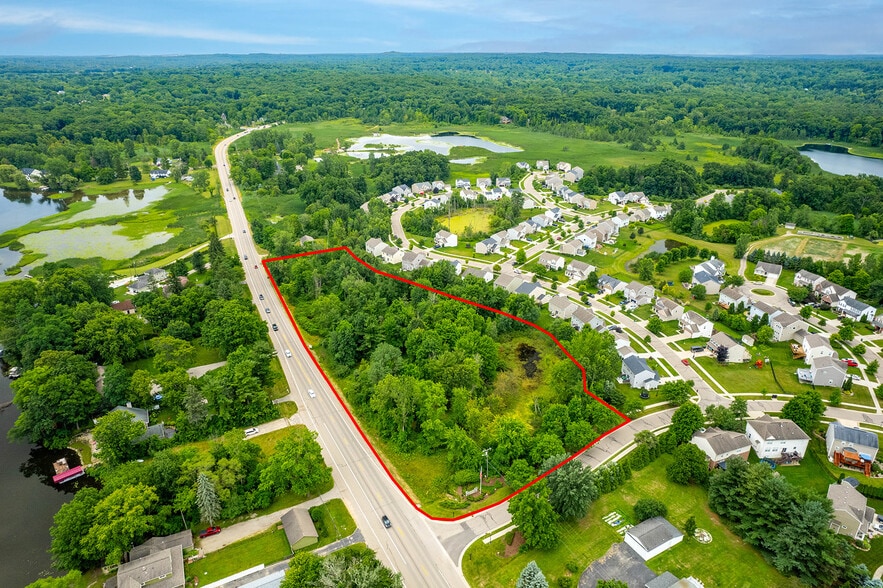 2436-2676 S Ortonville Rd, Ortonville, MI à vendre - Photo du bâtiment - Image 3 de 10